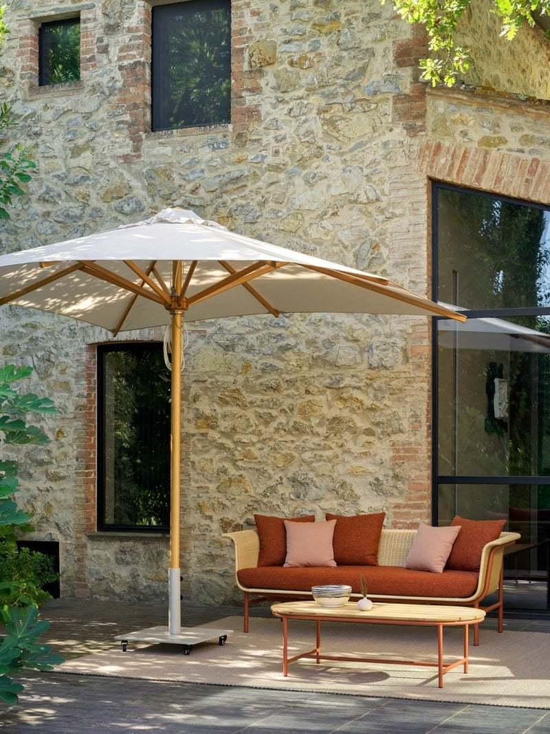 Vincent-Sheppard_wicked-lounge-sofa-cofee-table-terracotta-florence-parasol_HR.jpg