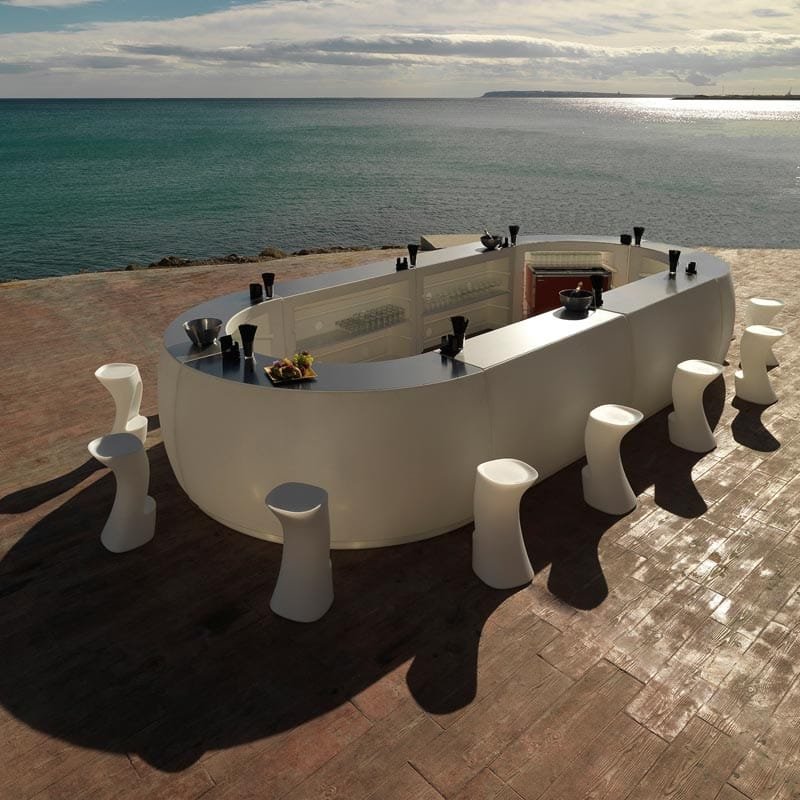 Vondom-Fiesta-bar-daylight.jpg