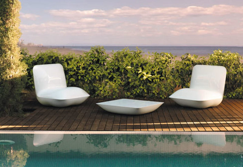 Vondom-Pillow-beachside.jpg