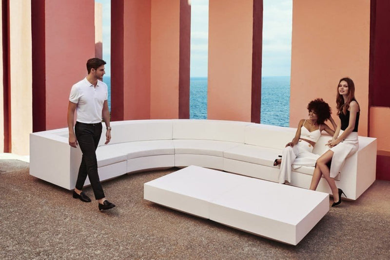 Vondom-Vela-lounge-in-white-1024x683-2.jpg