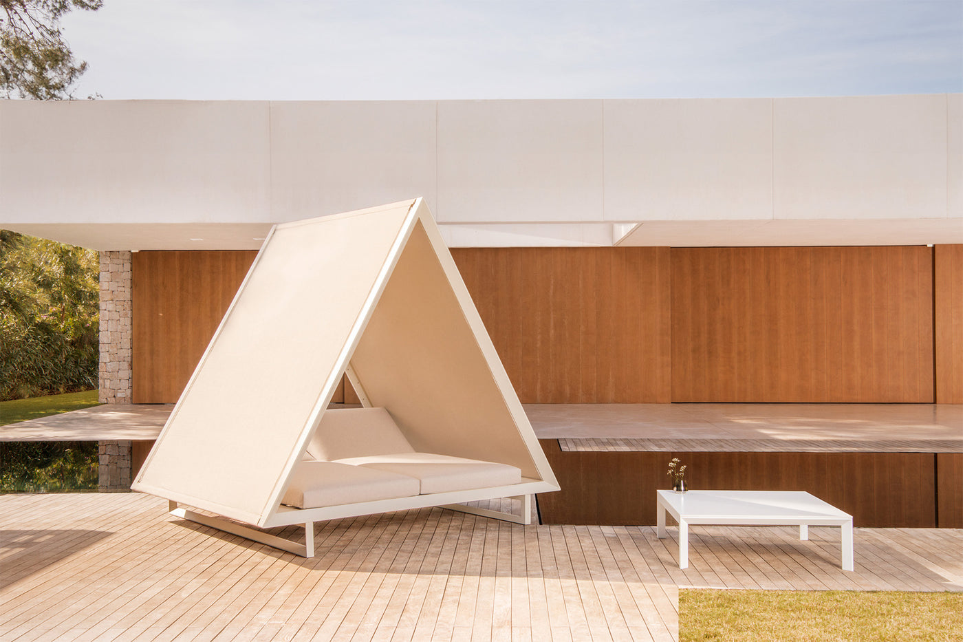Vondom VINEYARD DAYBED. Fabric Roof