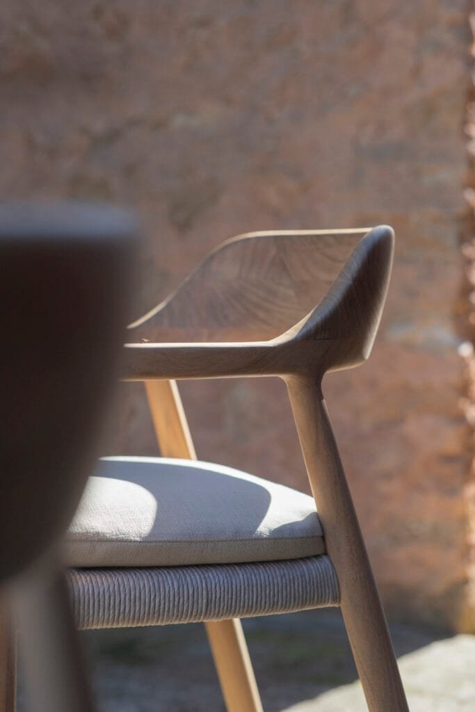 YIKO-DINING-CHAIR-DETAIL-1-683x1024-1.jpg