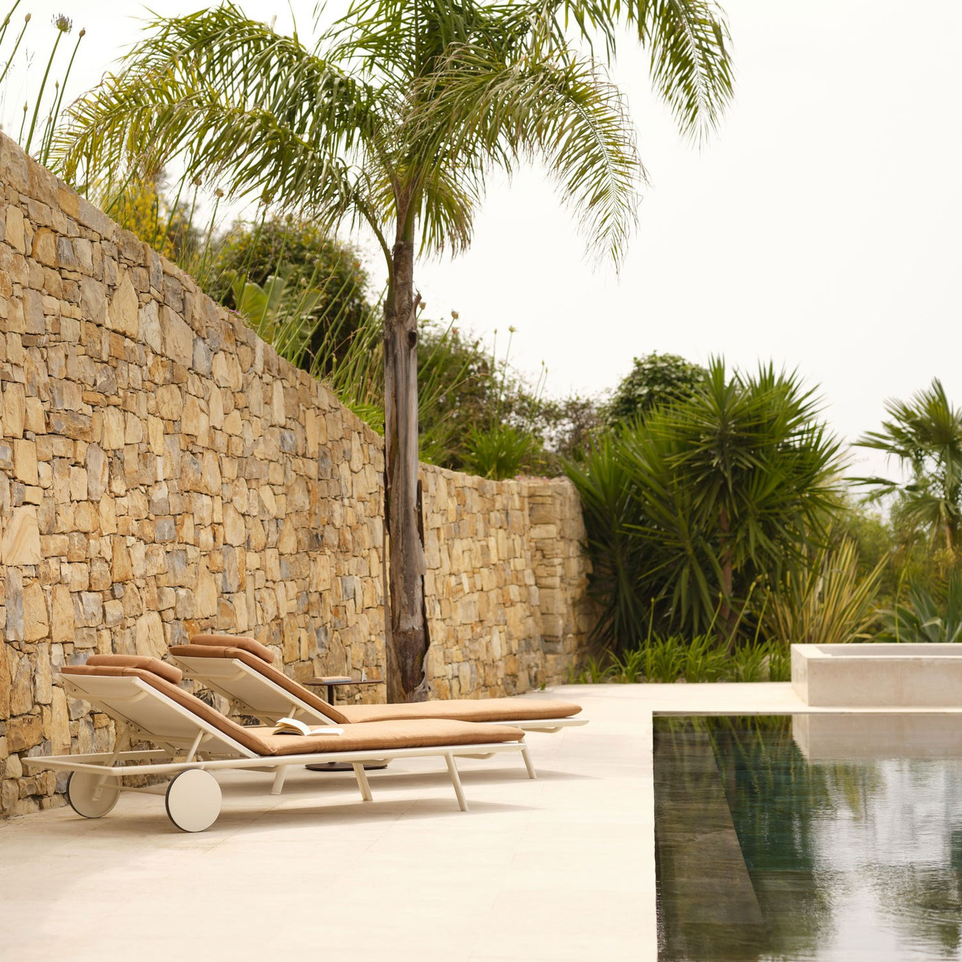 Zebra – Sunlounger with Castors sfeerbeeld