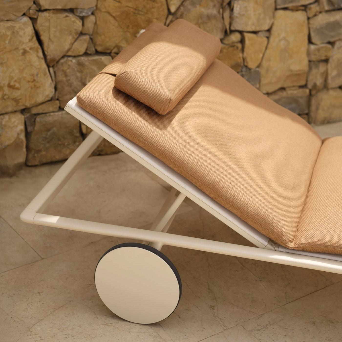 Zebra – Sunlounger with Castors sfeerbeeld