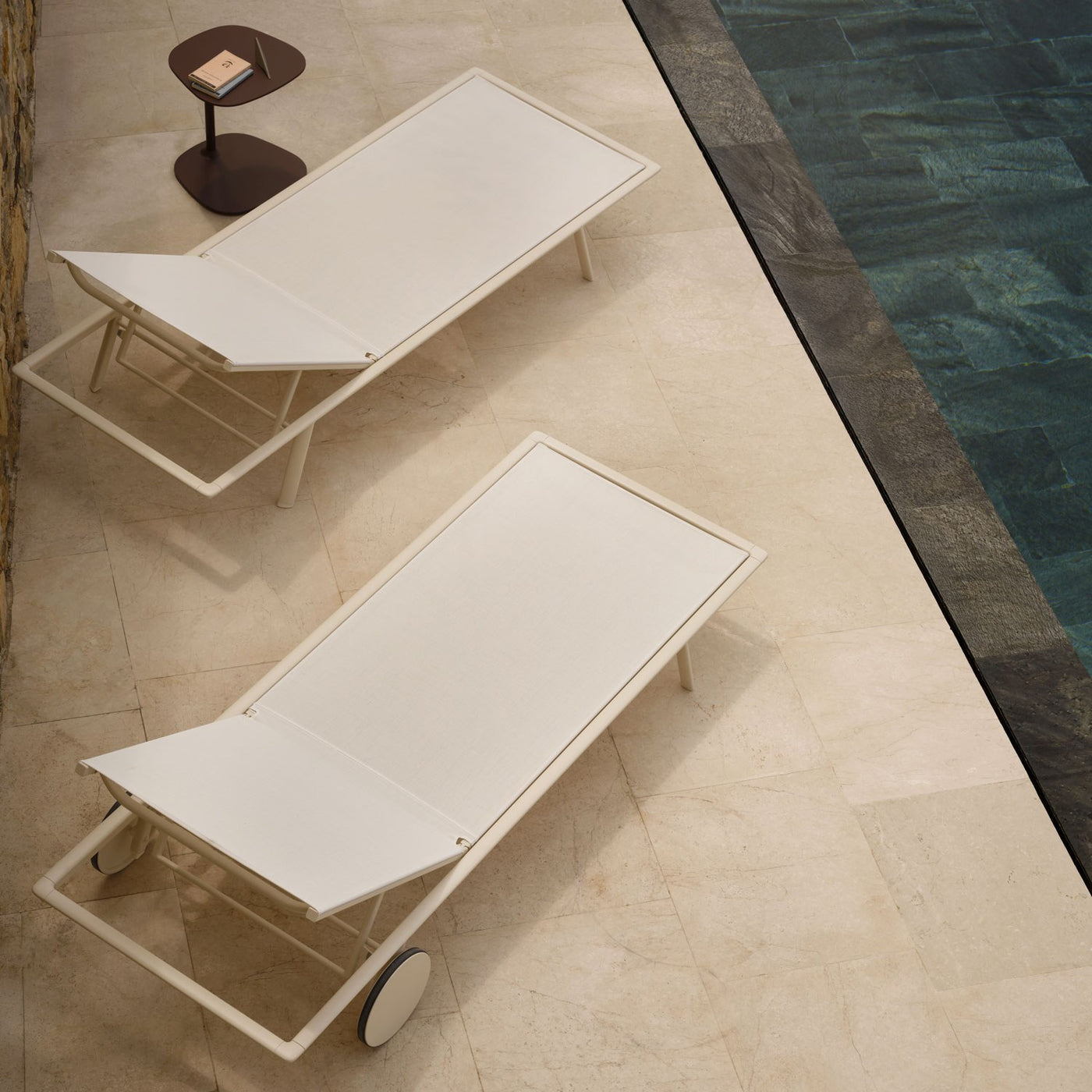 Zebra – Sunlounger with Castors sfeerbeeld