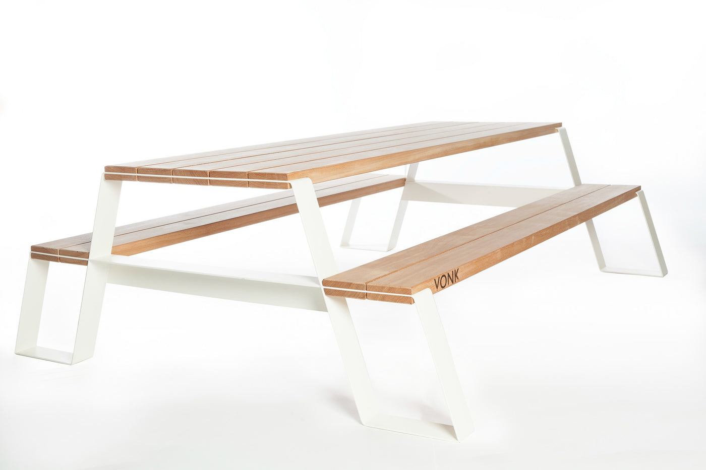 VONK Fuse Picnic Table