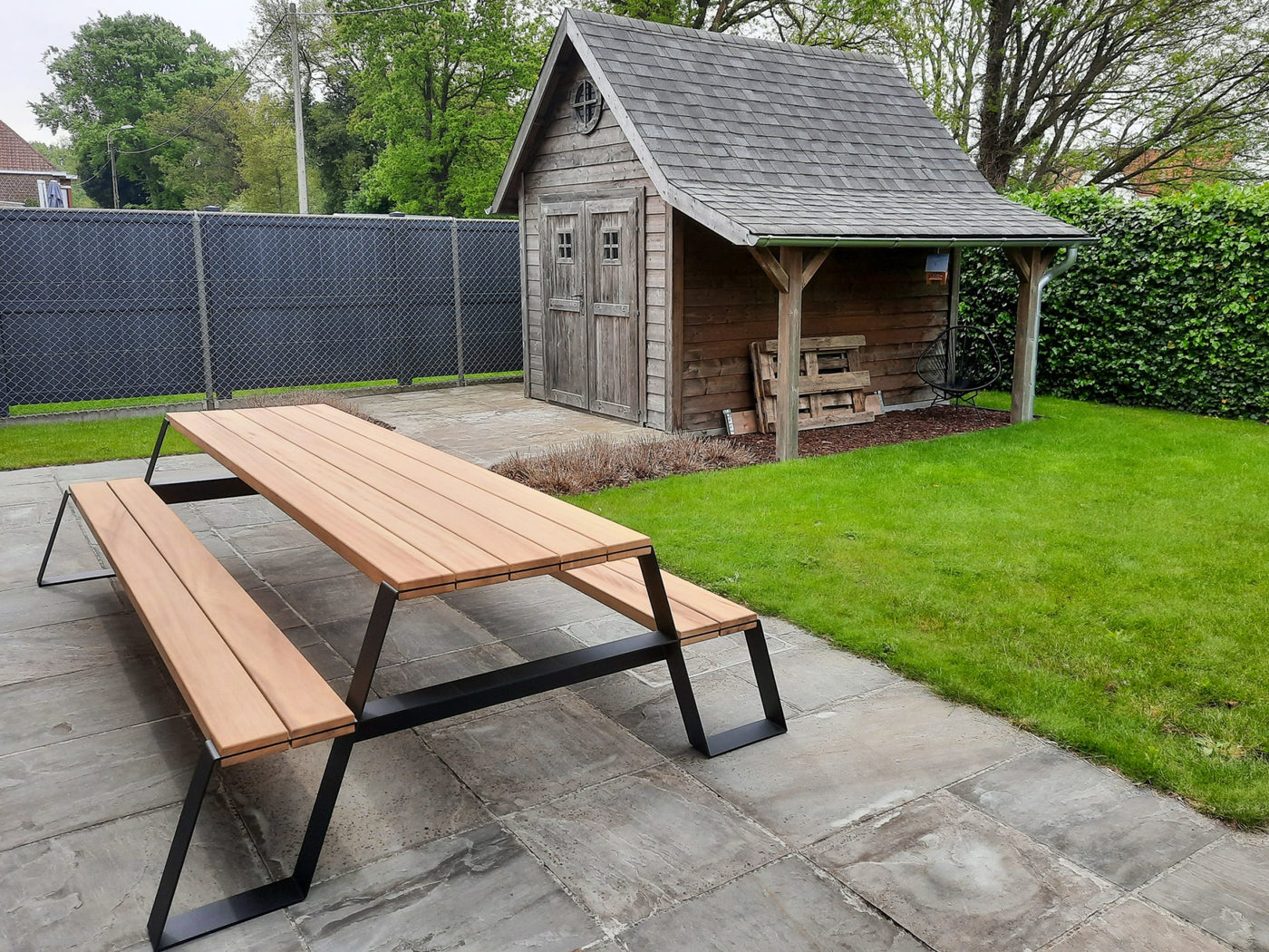 VONK Fuse Picnic Table