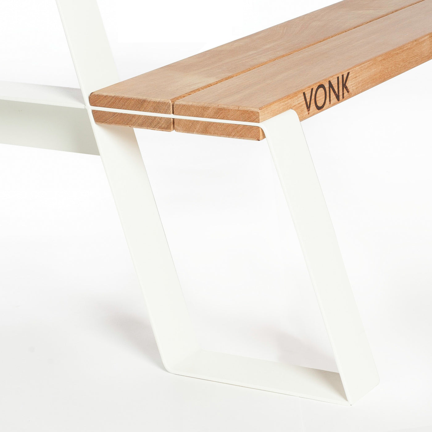 VONK Fuse Picnic Table