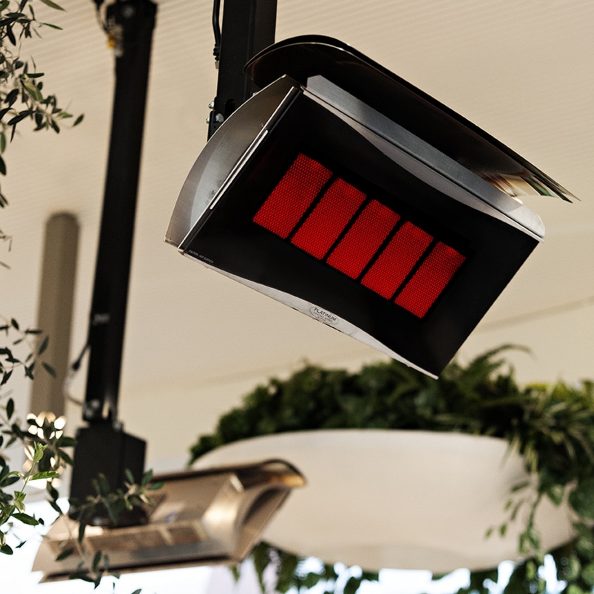 Bromic gasverwarmer aan het plafond