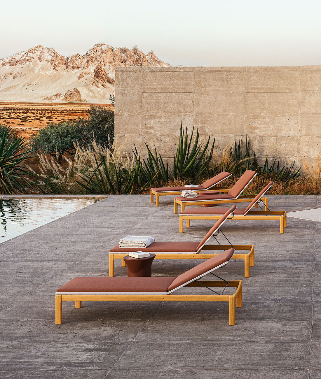 Unopiù Cora sun lounger in teak with sand textilene zitkussen