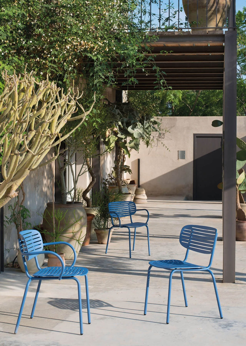 poltroncina-mom-emu-esterno-giardino-acciaio-giallo-azzurro.jpg