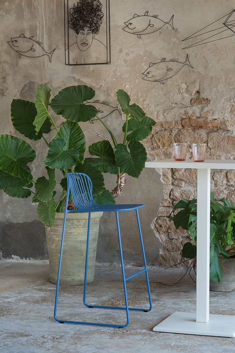 sgabello-riviera-tavolo-alto-round-emu-esterno-giardino-acciaio-azzurro-marina-bianco.jpg