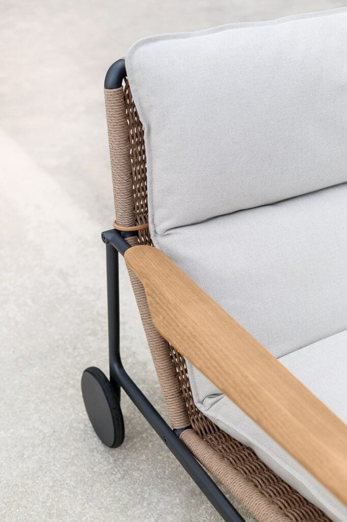 zenith-lounge-chair-detail-2-min-682x1024-1.jpg