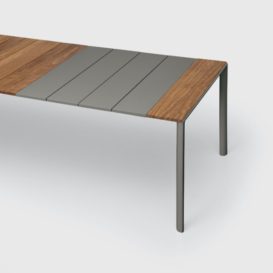 Maki extendable table with insert