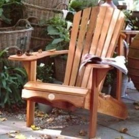 The Original Bear Chair in tuin