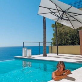 Borek Ischia parasol with infinity pool