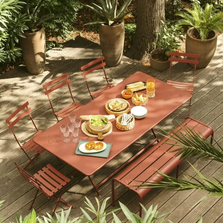 CARACTERE LUXEMBOURG BISTRO VISUEL2023 OCRE ROUGE CACTUS MARSEILLE ALBUM2023 MARINE BRUSSON 2 1024x1024 1