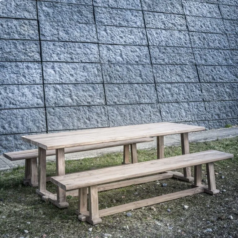 Gommaire Josse table et banc dans un cadre industriel 1024x1024 1