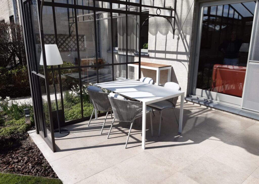 Manutti Radius with Kristalia Thin k Table Thooft Outdoor 1080x768 1